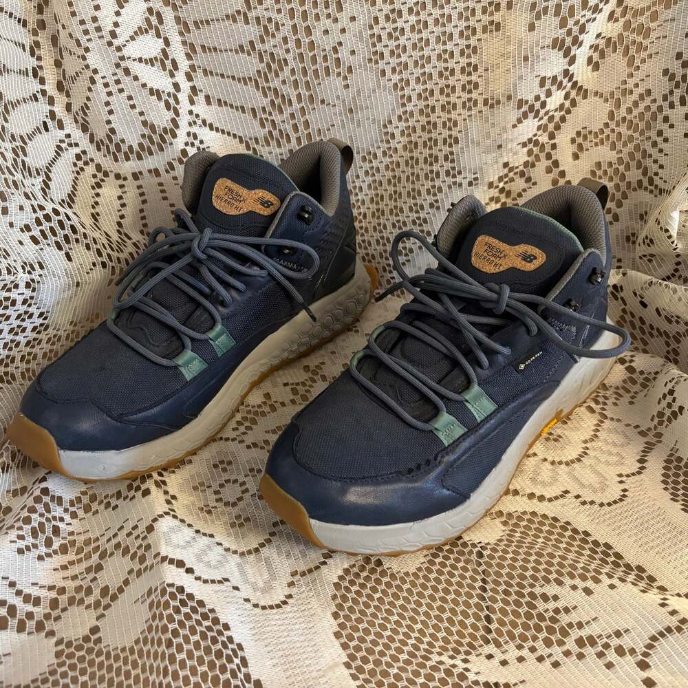 New Balance Fresh Foam X Hierro Men's US 9 D Mid GORE-TEX Hiking Sneaker Boots